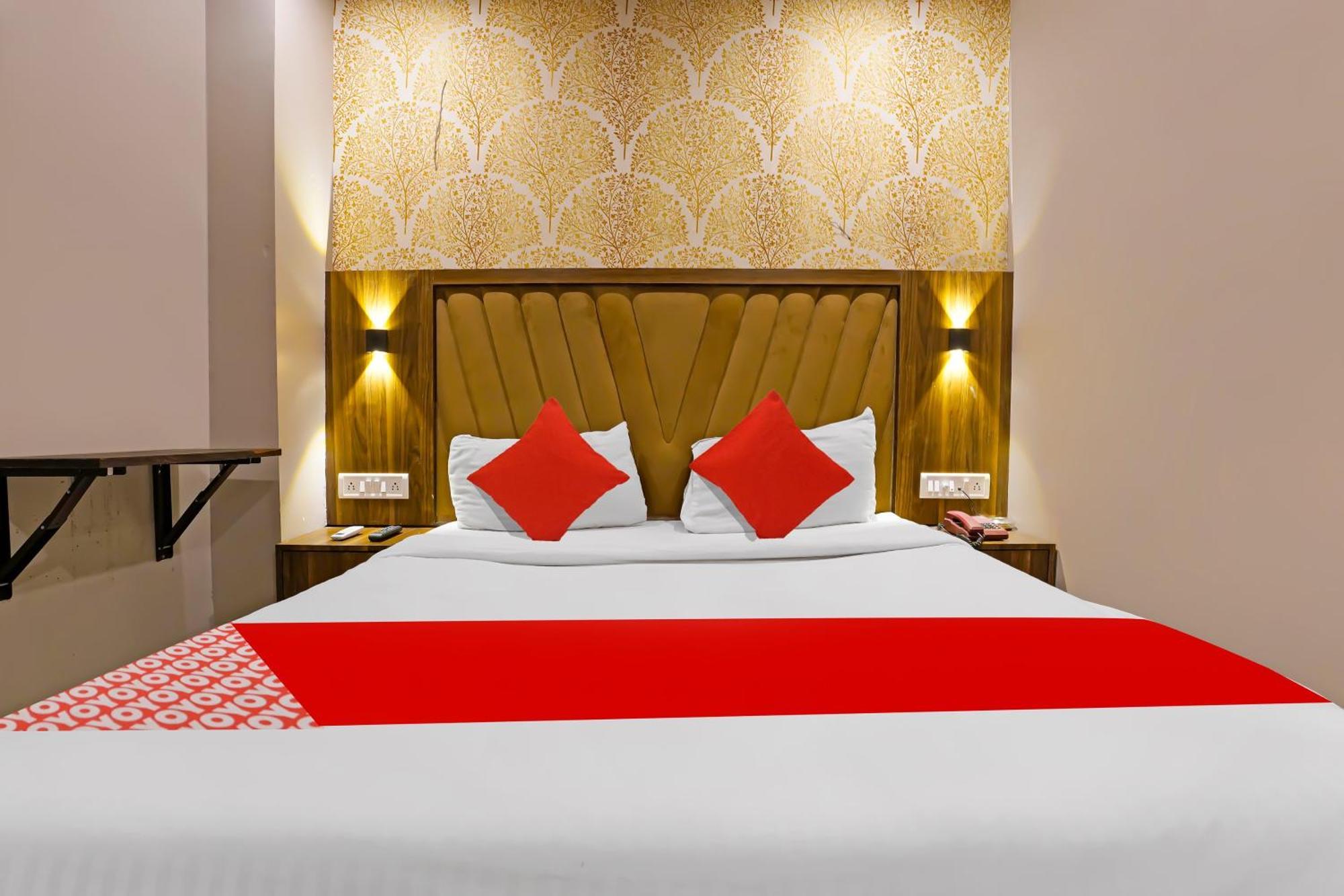 Super Hotel O Homestay Andheri East Мумбаи Экстерьер фото