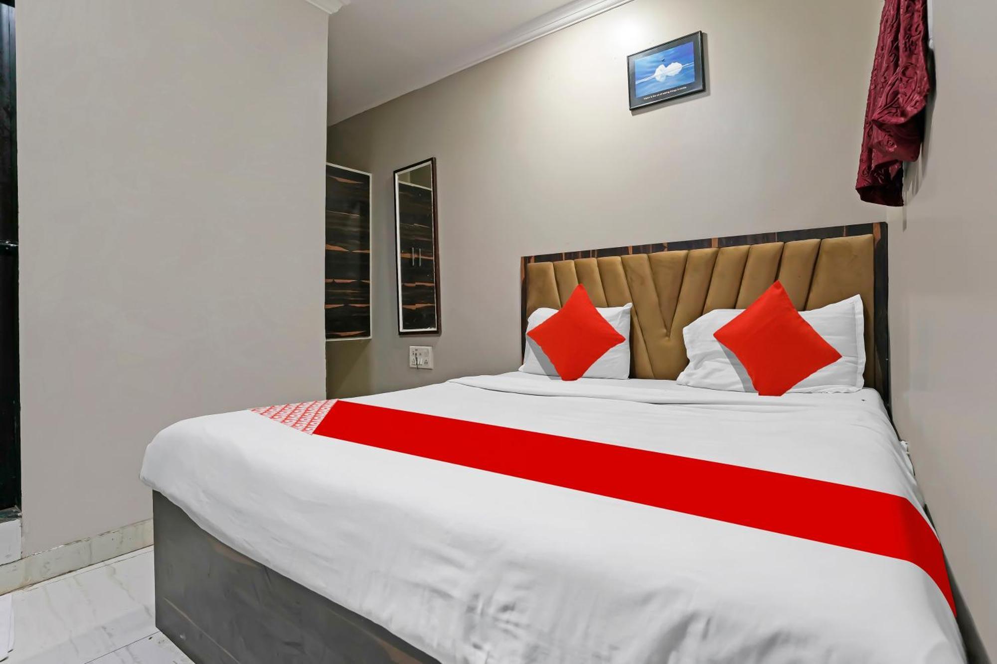 Super Hotel O Homestay Andheri East Мумбаи Экстерьер фото