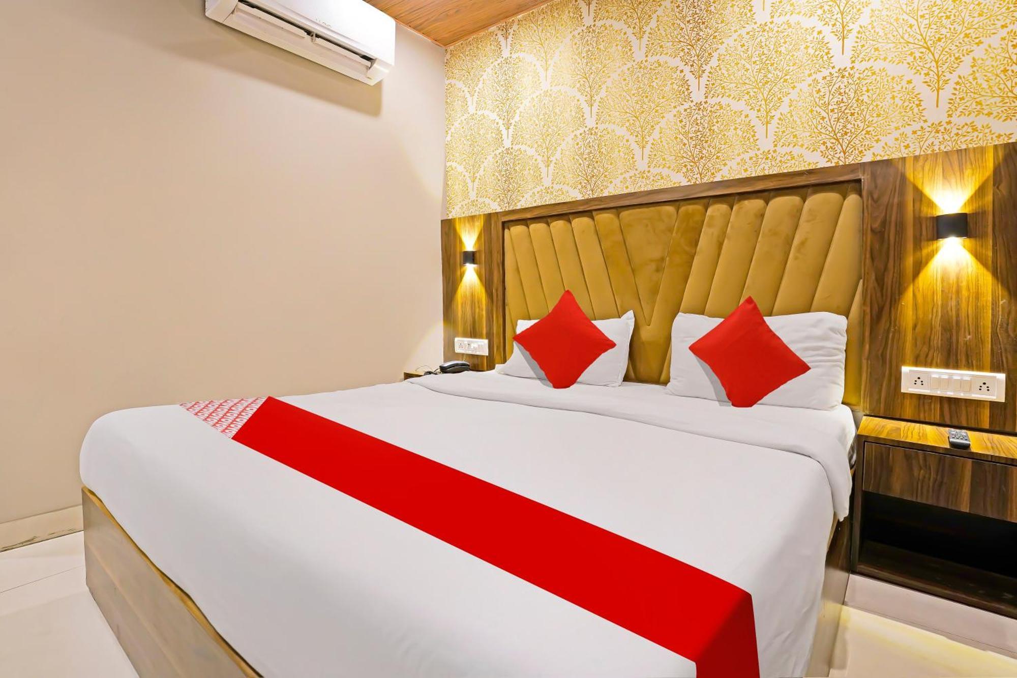 Super Hotel O Homestay Andheri East Мумбаи Экстерьер фото