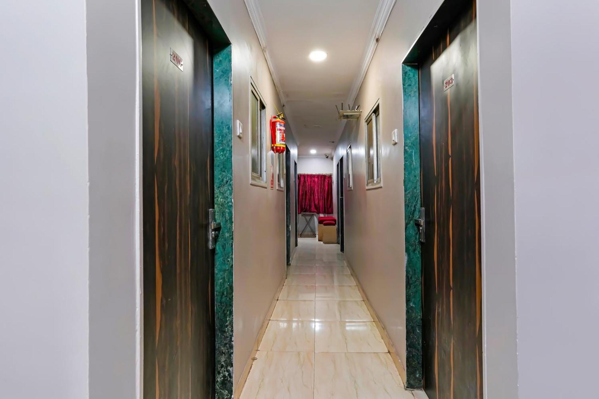Super Hotel O Homestay Andheri East Мумбаи Экстерьер фото