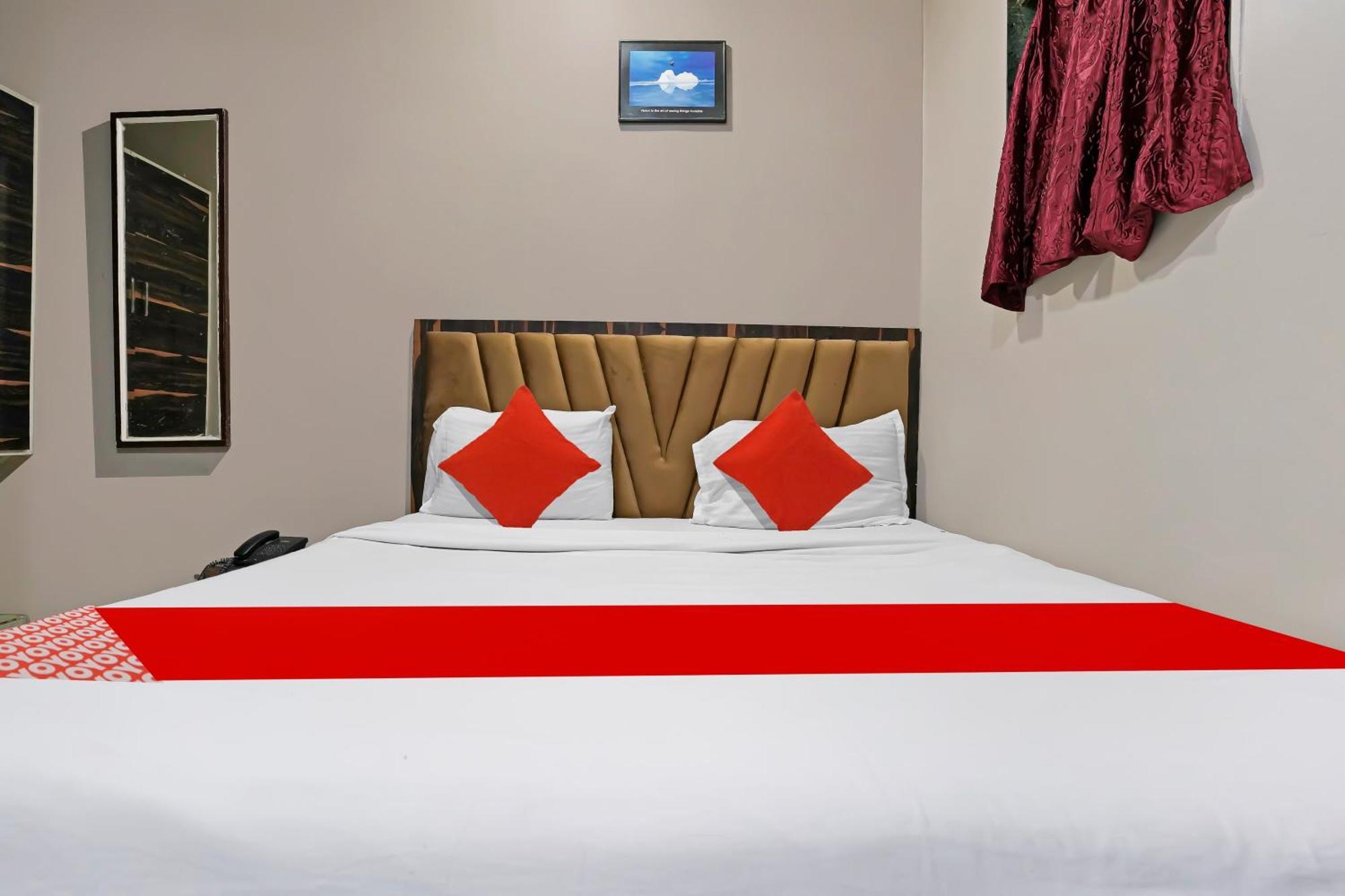 Super Hotel O Homestay Andheri East Мумбаи Экстерьер фото